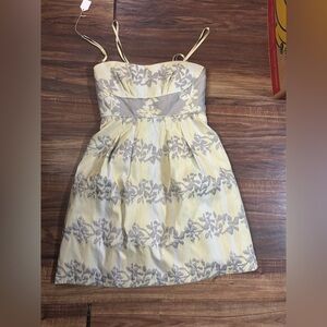 BCBGmaxzaria size 6 fairy babydoll butter yellow gray short dress Easter spring